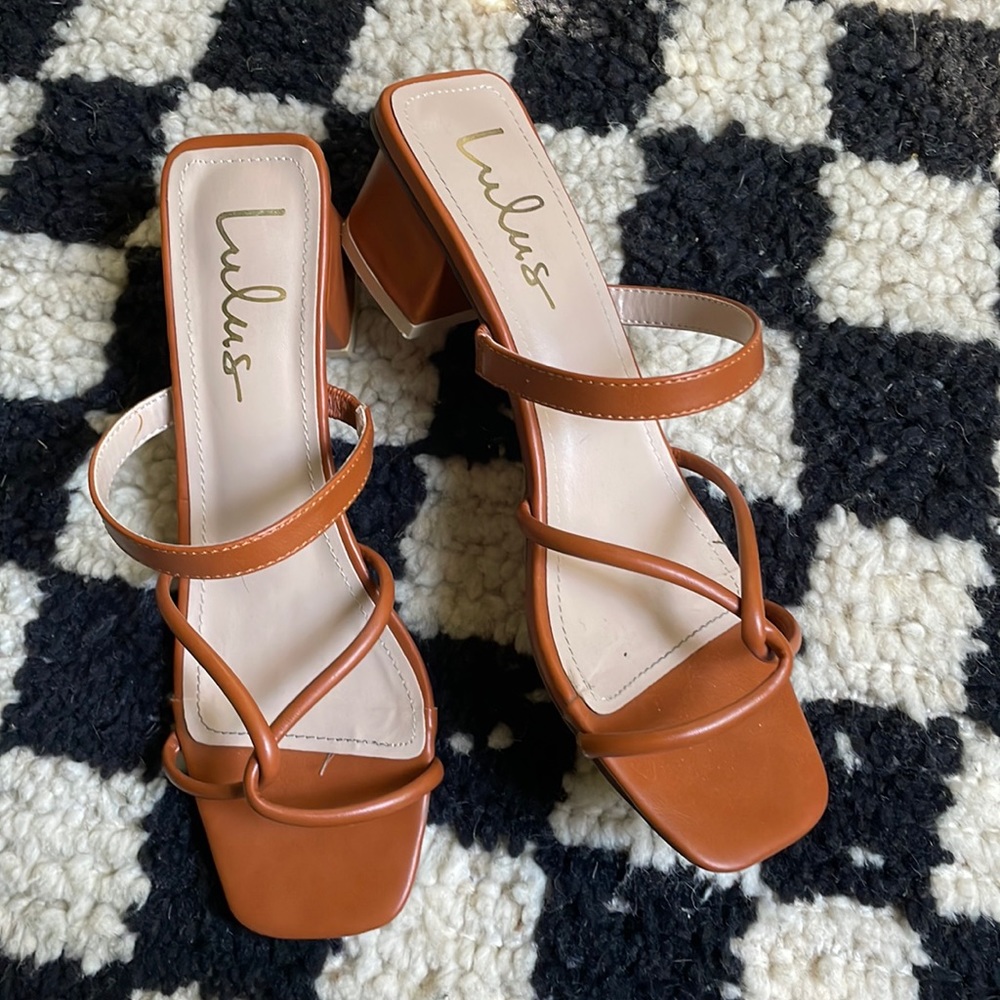 Lulu size 7 tan sandals strapped wedding dinner